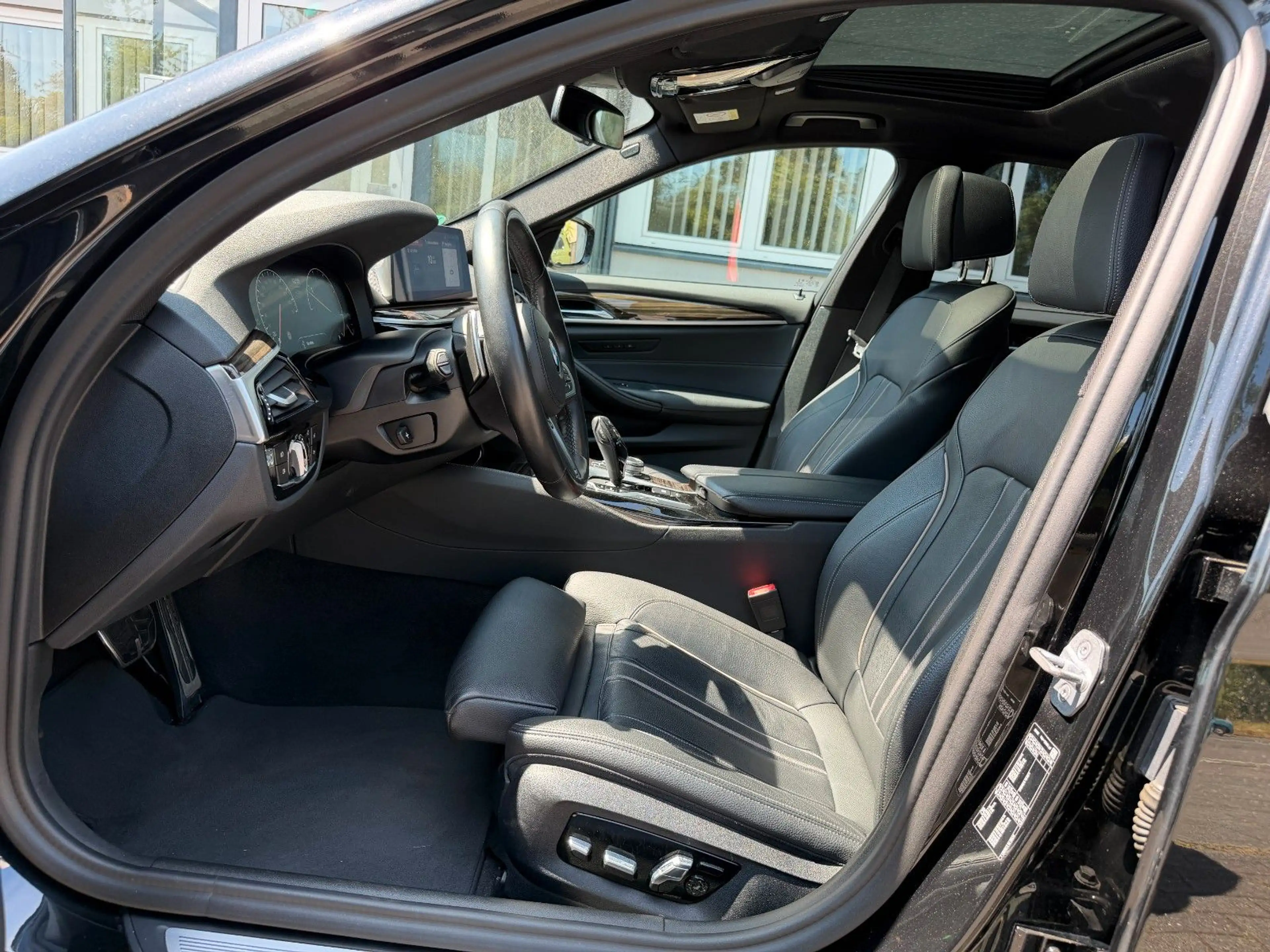 BMW 530 d M Sportpaket/19Zoll/Anhäng/360°Kam/LED-Sch — photo 12