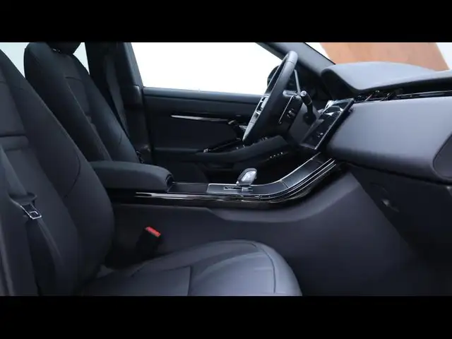 Land Rover Range Rover Evoque view 11