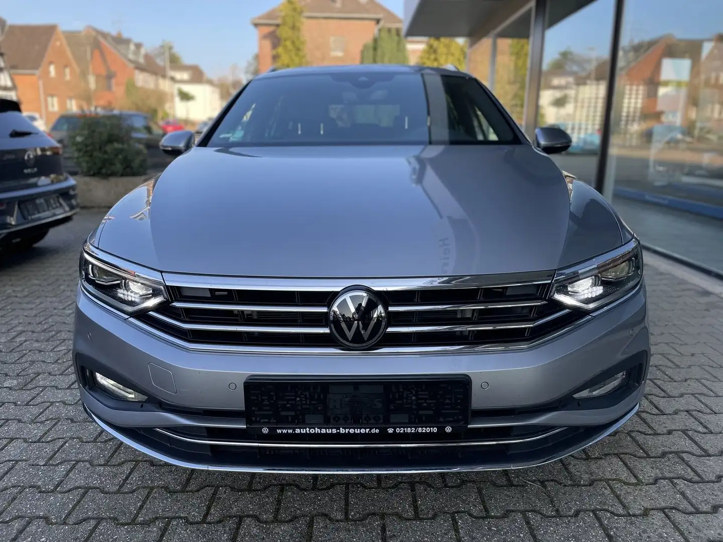 Volkswagen Passat Variant Elegance AHK,LEDER,NAV,BusPremPak Zilver - 2
