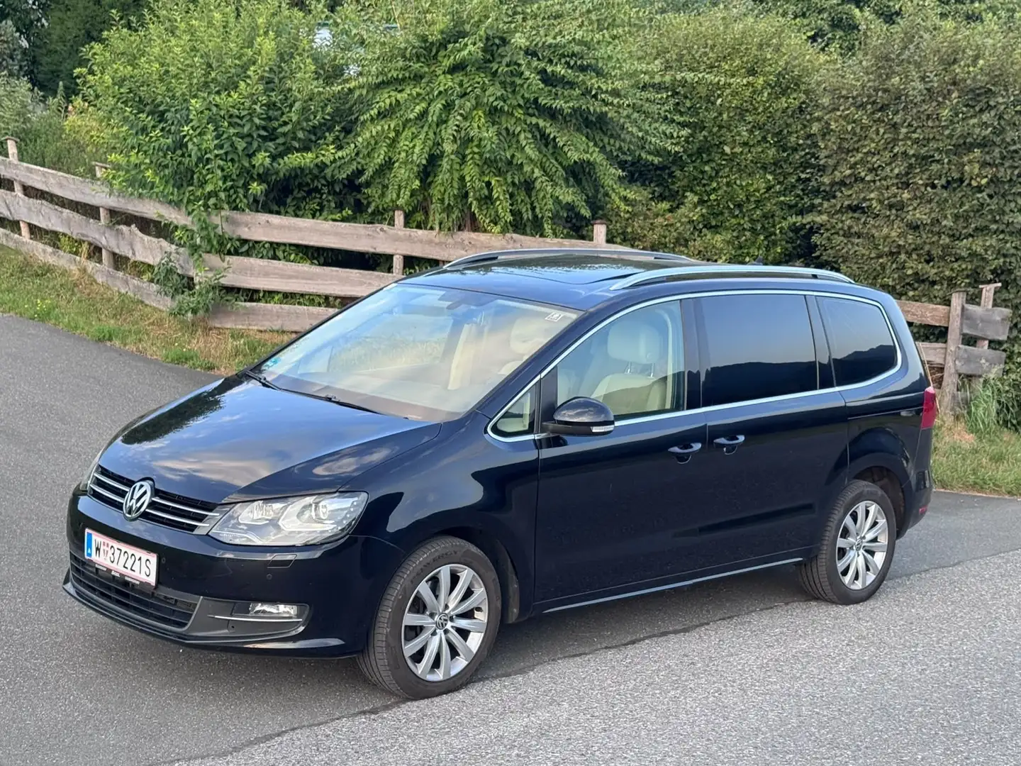 Volkswagen Sharan 2.0 TDI DSG BlueMotion Technology Highline - 2