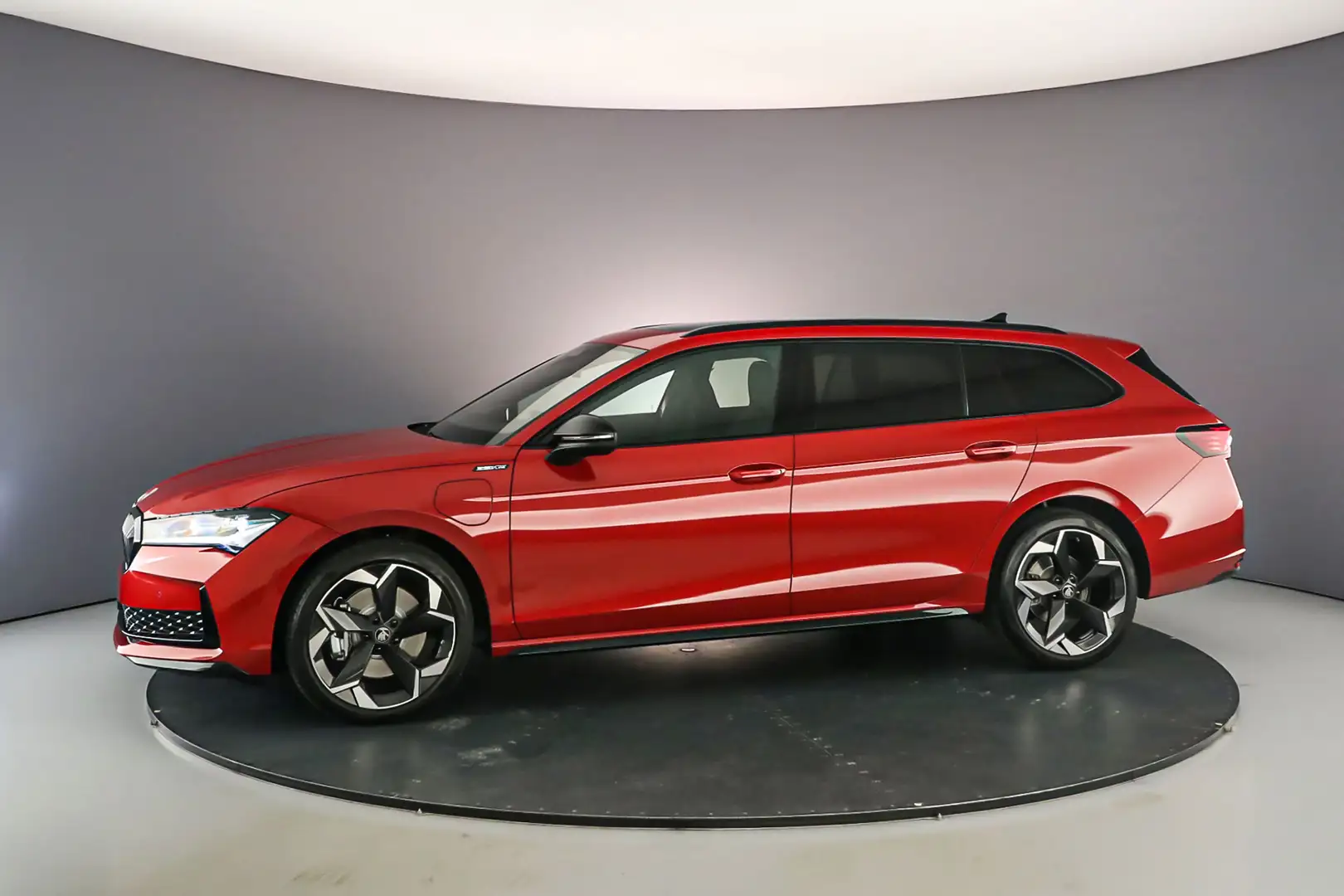 Skoda Superb Combi 1.5 TSI iV 204pk Sportline Business €2.000,- Rood - 2