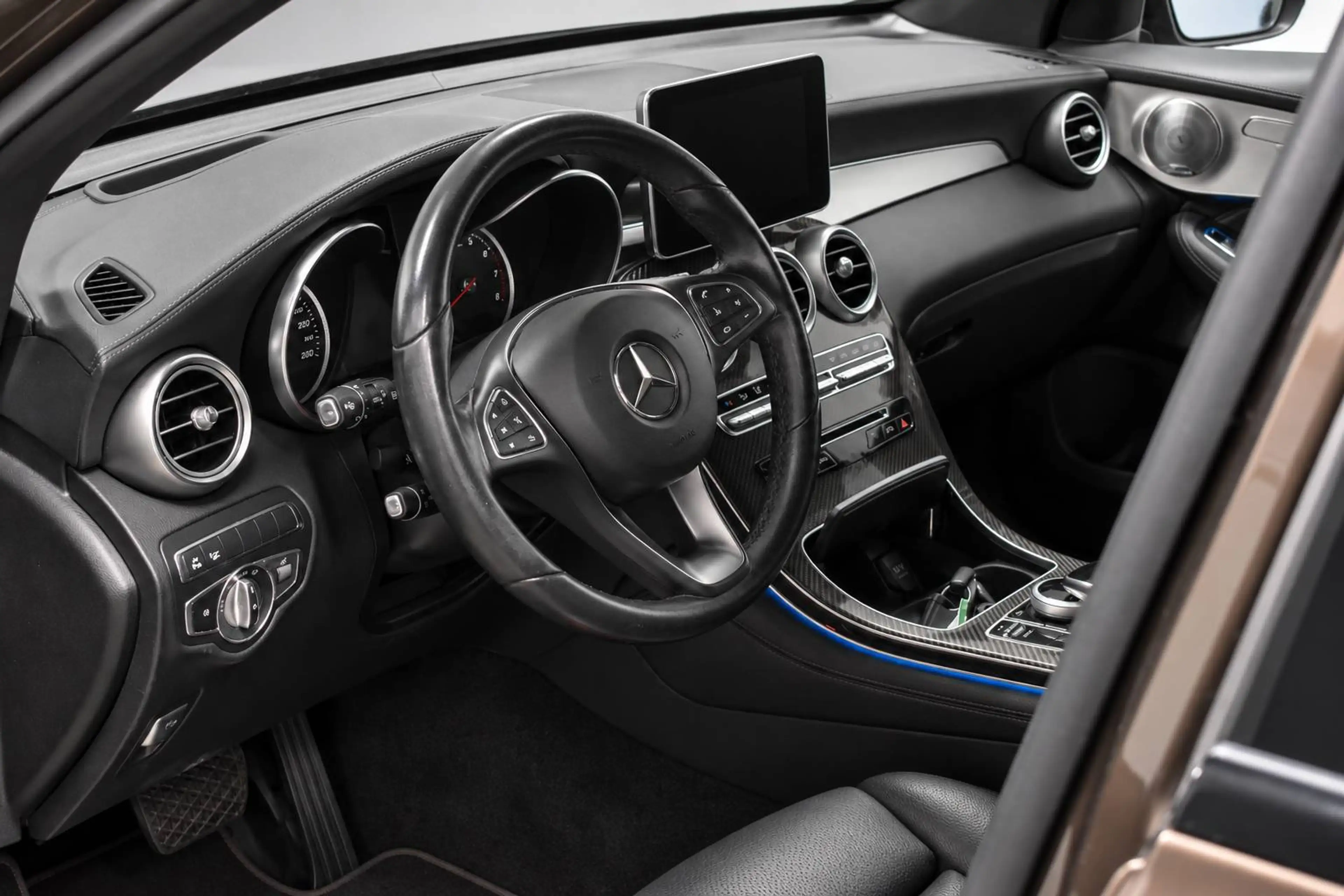 Mercedes-Benz GLC 250 GLC Coupé 250 4-Matic *BURMESTER*CUIR*NAVI*CAMÉRA* — photo 10
