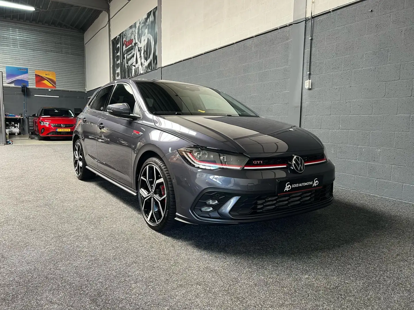 Volkswagen Polo GTI 2.0 TSI IQ+Keyless Grijs - 2