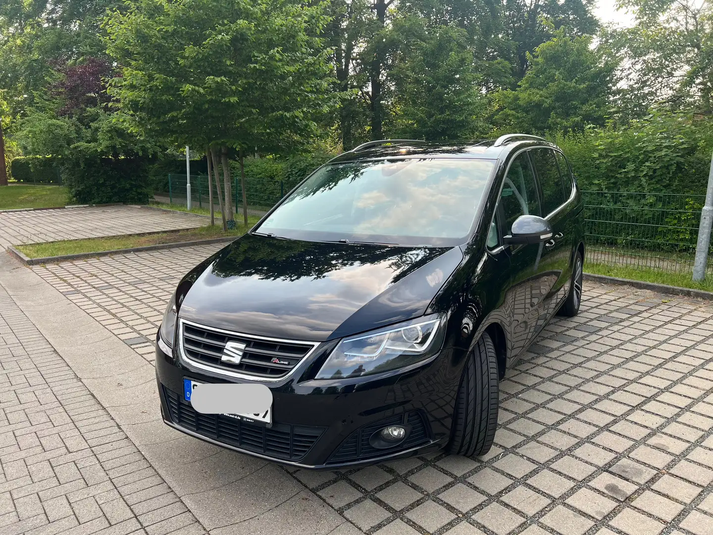 SEAT Alhambra 220 PS, Vollausst., 1. Hand, Pano, Stdhzg, FR-Line Schwarz - 1