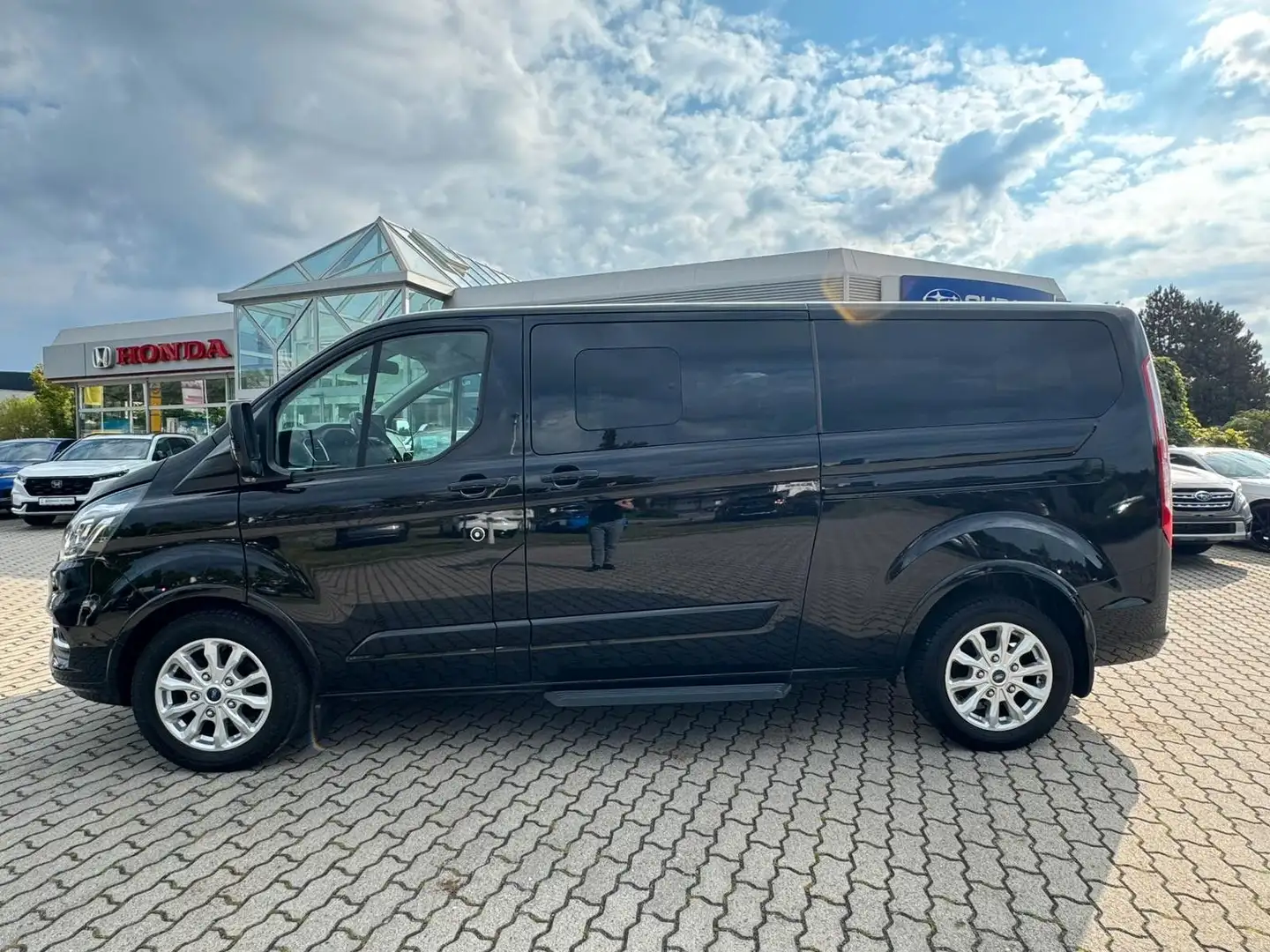 Ford Tourneo Custom 2,0 320 L2 Titanium X AHK Schwarz - 1