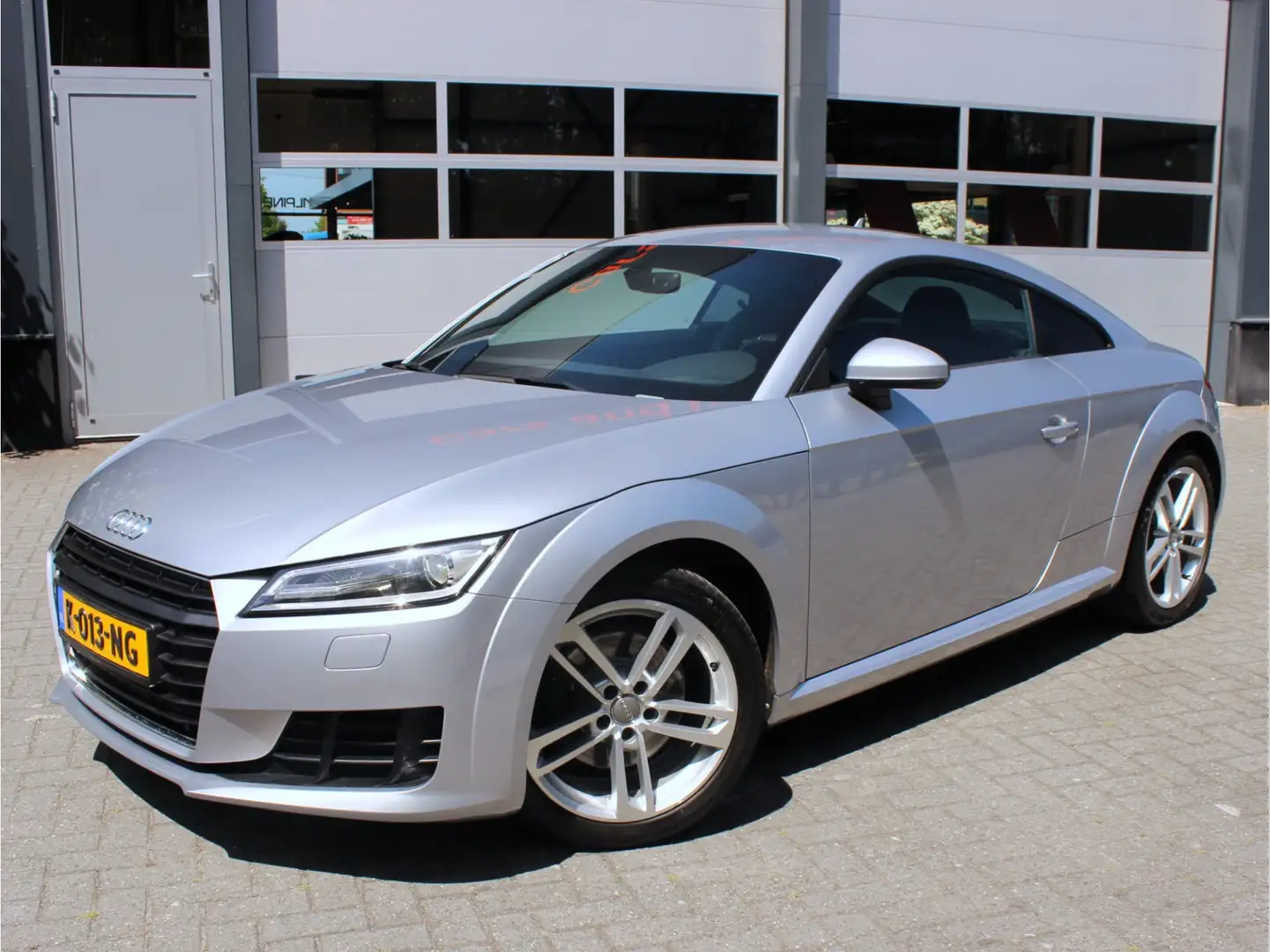 Audi TT 1.8 TFSI Pro Line Grijs - 2