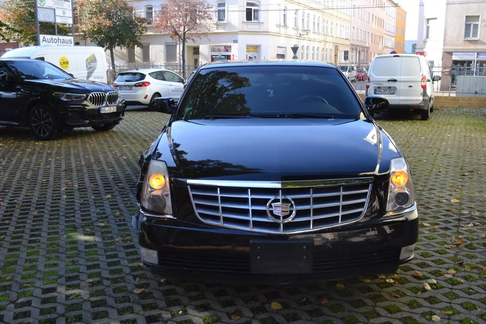 Cadillac DTS Schwarz - 2