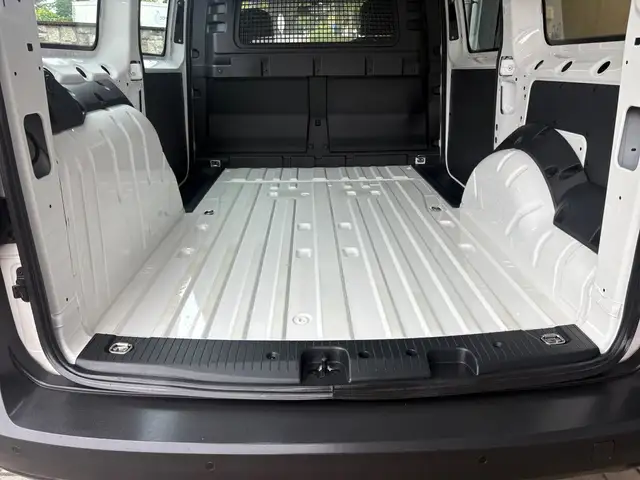 Volkswagen Caddy view 11