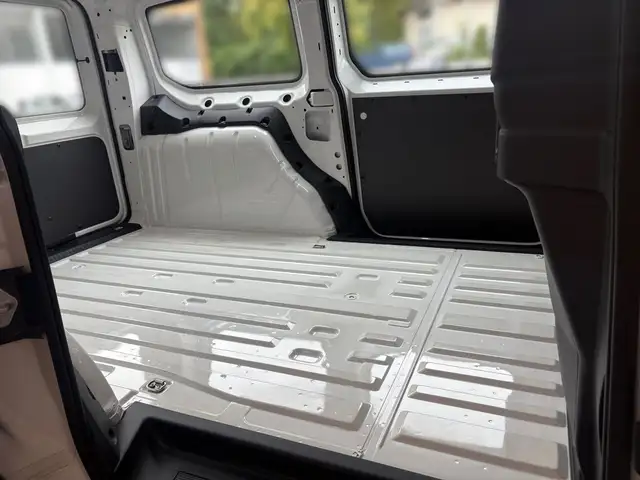 Volkswagen Caddy view 9