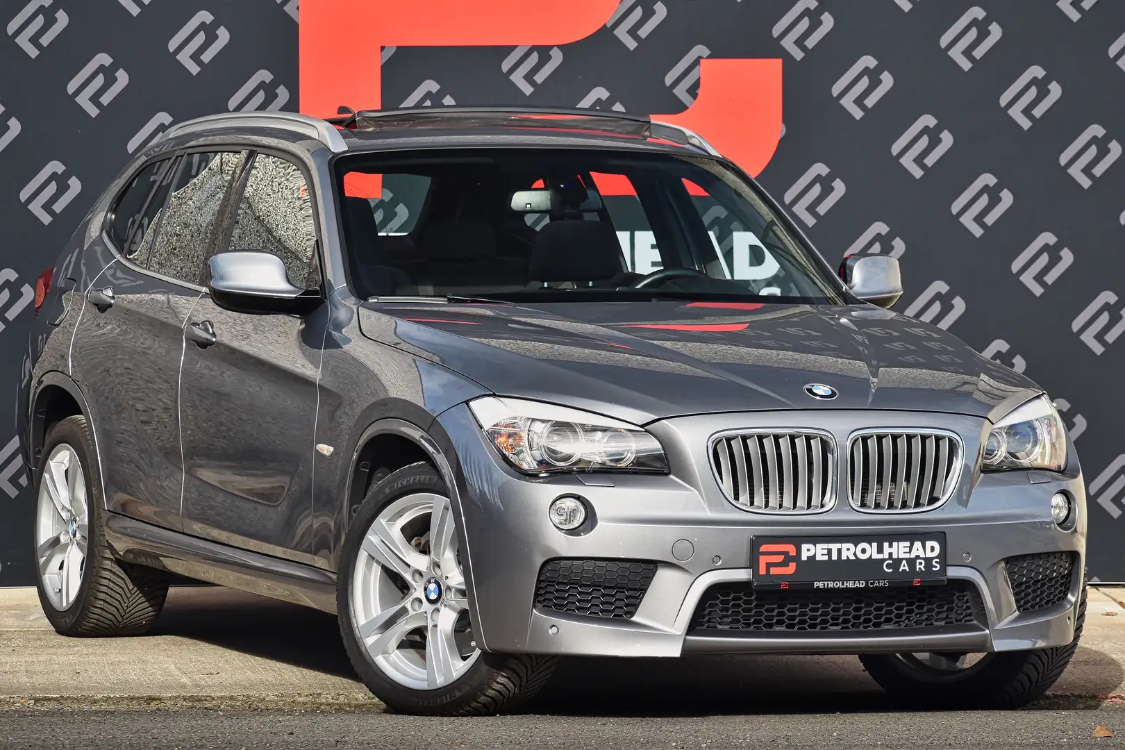 BMW X1 23dA xDrive M-Sport - Pano - H&K - Camera - Full! Grijs - 1