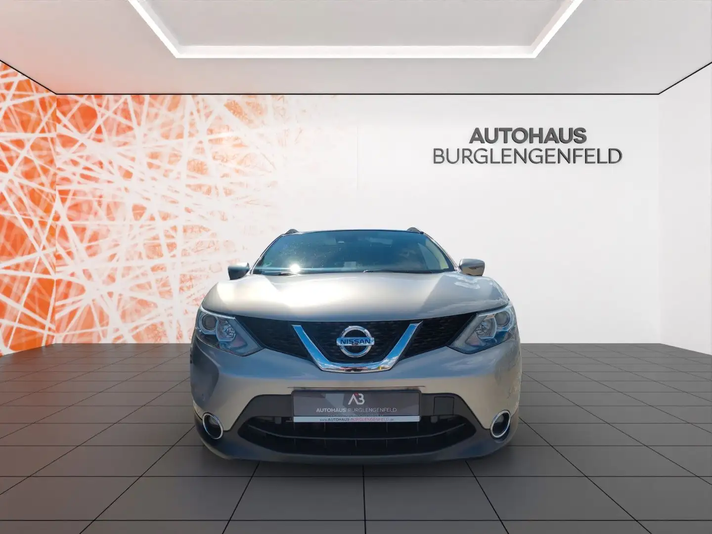 Nissan Qashqai 4x4 ! Panoramadach ! Navi ! 360° Kamera Grau - 2