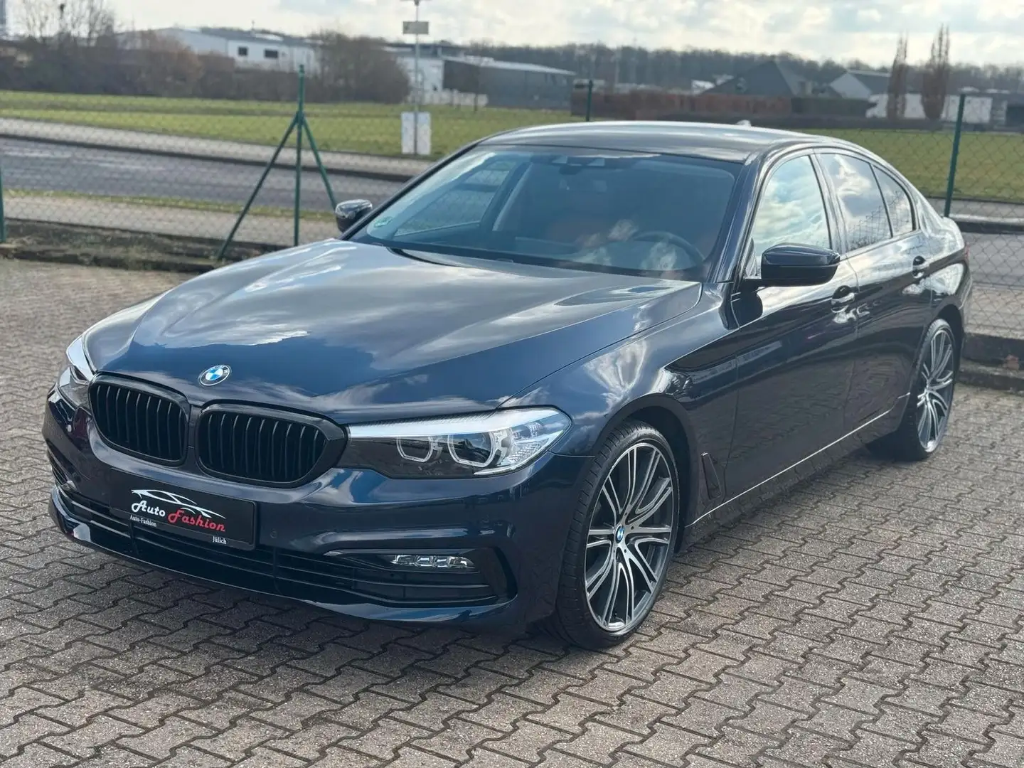 BMW 530 i Luxury Line Sportsitze Blau - 1