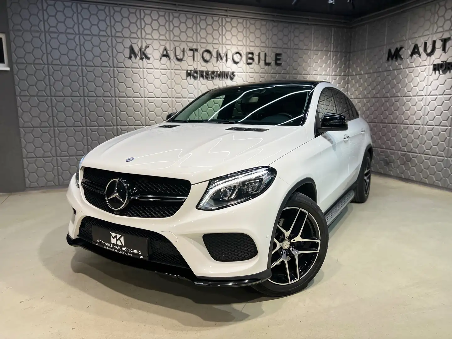Mercedes-Benz GLE 350 d4Matic*360*AHK*LEDER*MEMORY*AMBIENTE*PANO/SCHIEBE Weiß - 1
