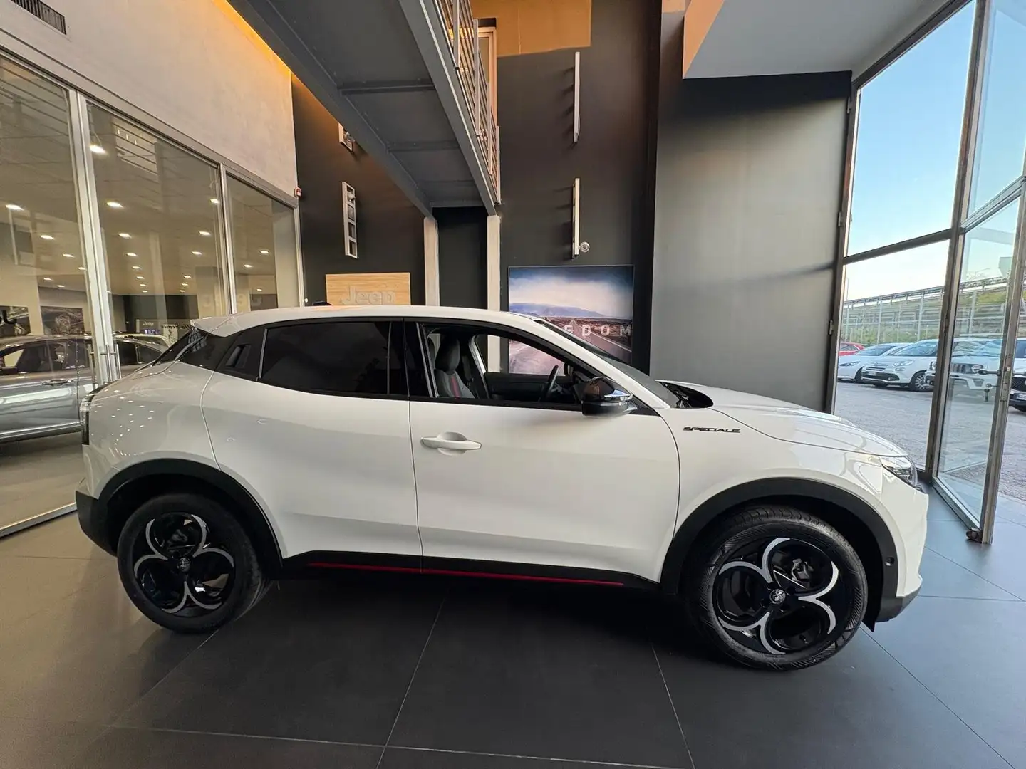 Alfa Romeo Junior Junior 1.2 ibrida Speciale 145cv edct6 Wit - 2