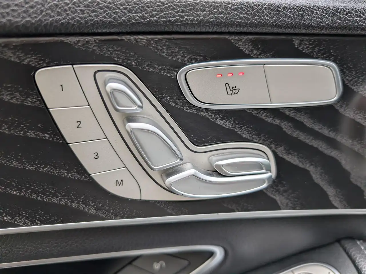 Mercedes-Benz C-Class снимка Mercedes-Benz C-Class