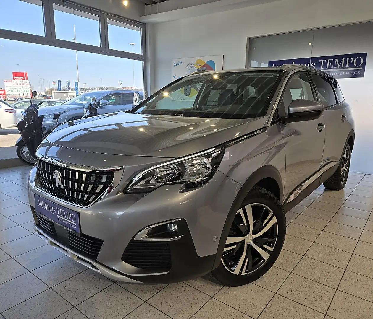 Peugeot 5008 1,5 BlueHDI 130 S&S EAT8 Allure Aut. Grau - 1
