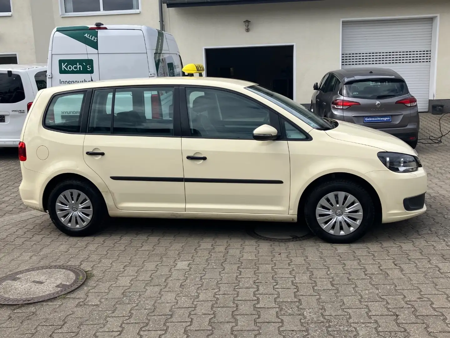 Volkswagen Touran 2.0 TDI BlueMotion TAXI DSG 7Sitzer Бежевий - 2