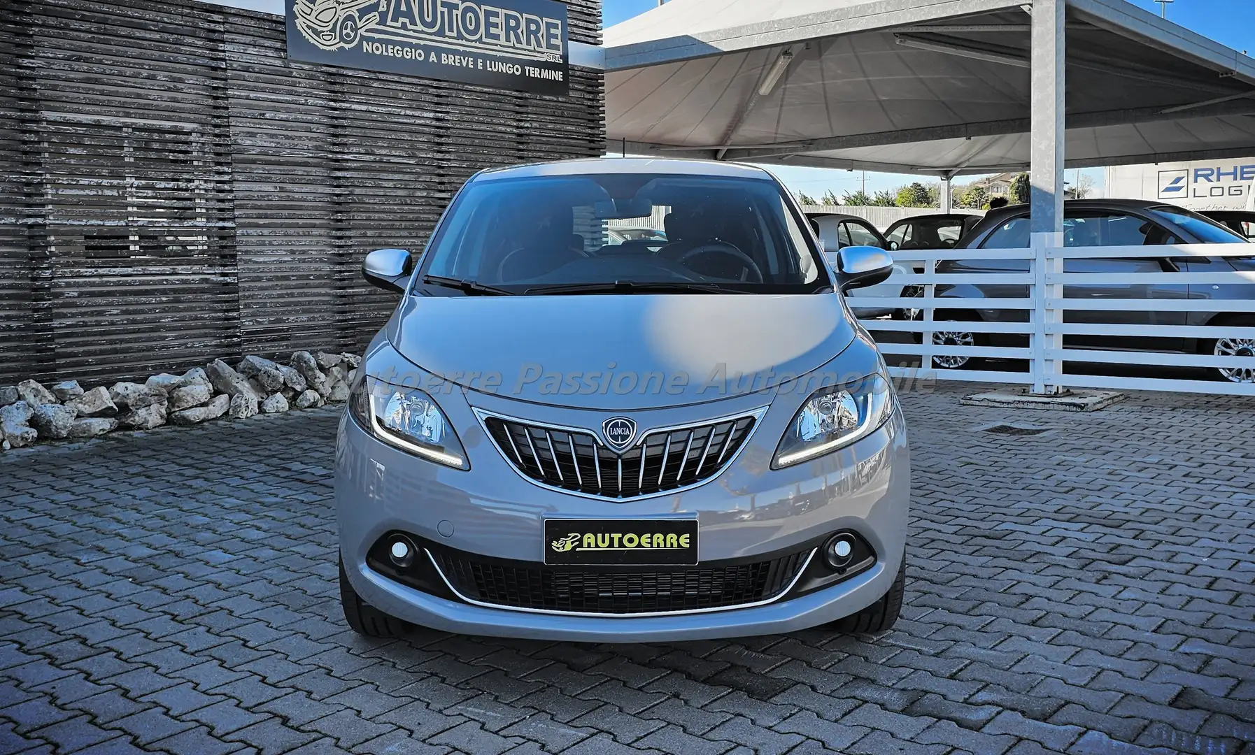 Lancia Ypsilon 1.0 firefly hybrid Alberta Ferretti Grigio - 2