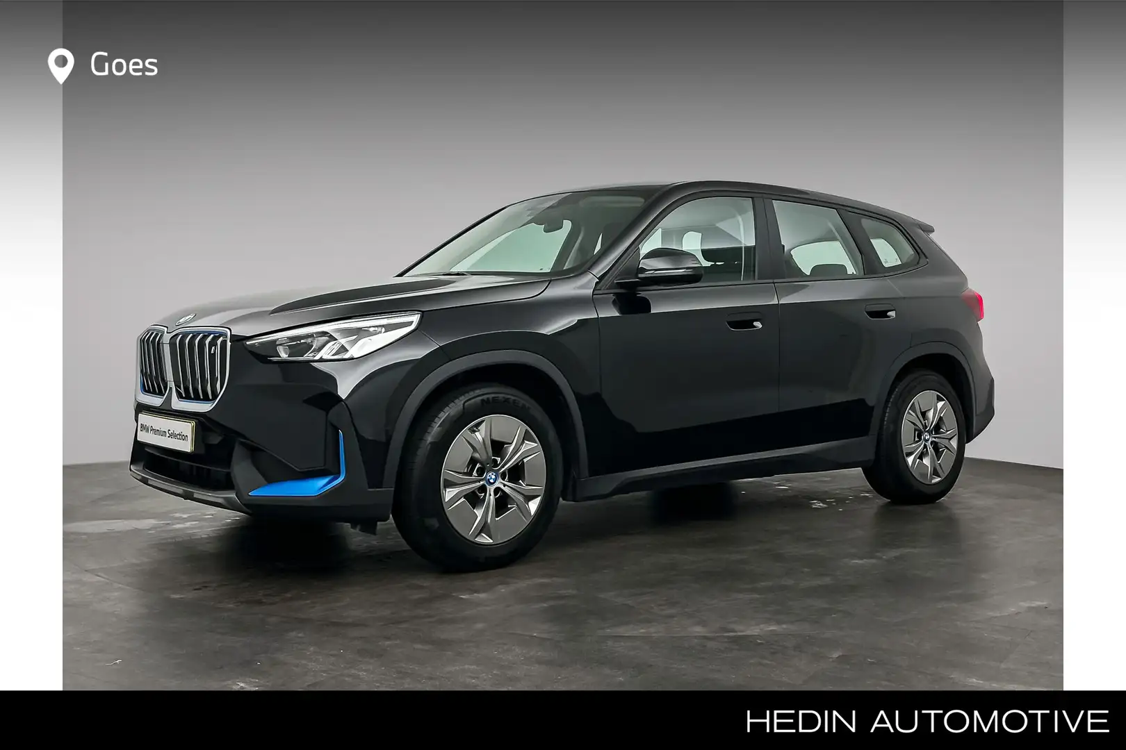 BMW iX1 xDrive30 Launch Edition 67 kWh | Achteruitrijcamer Noir - 1