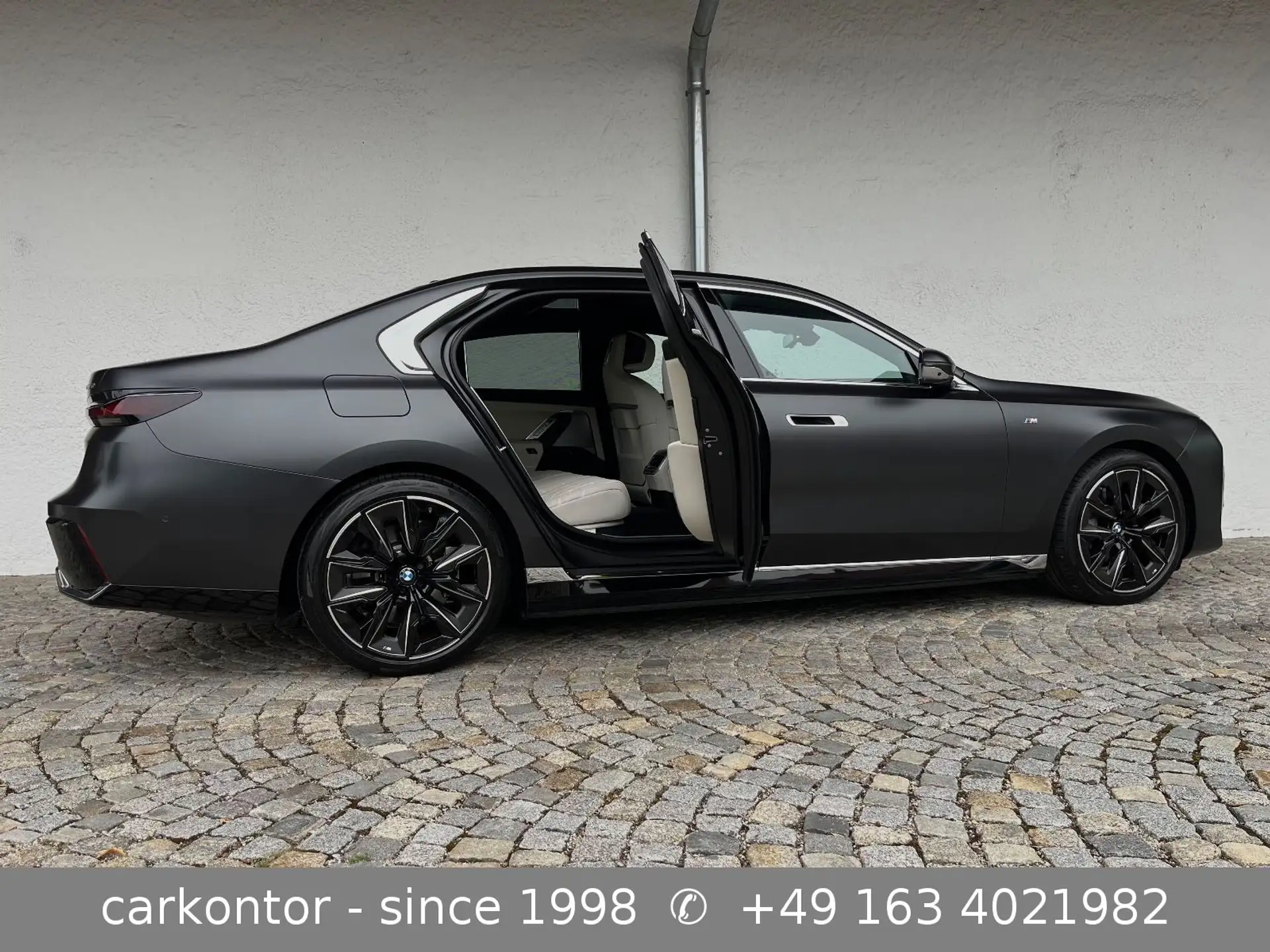 BMW i7 50 2025 블랙 사진 6