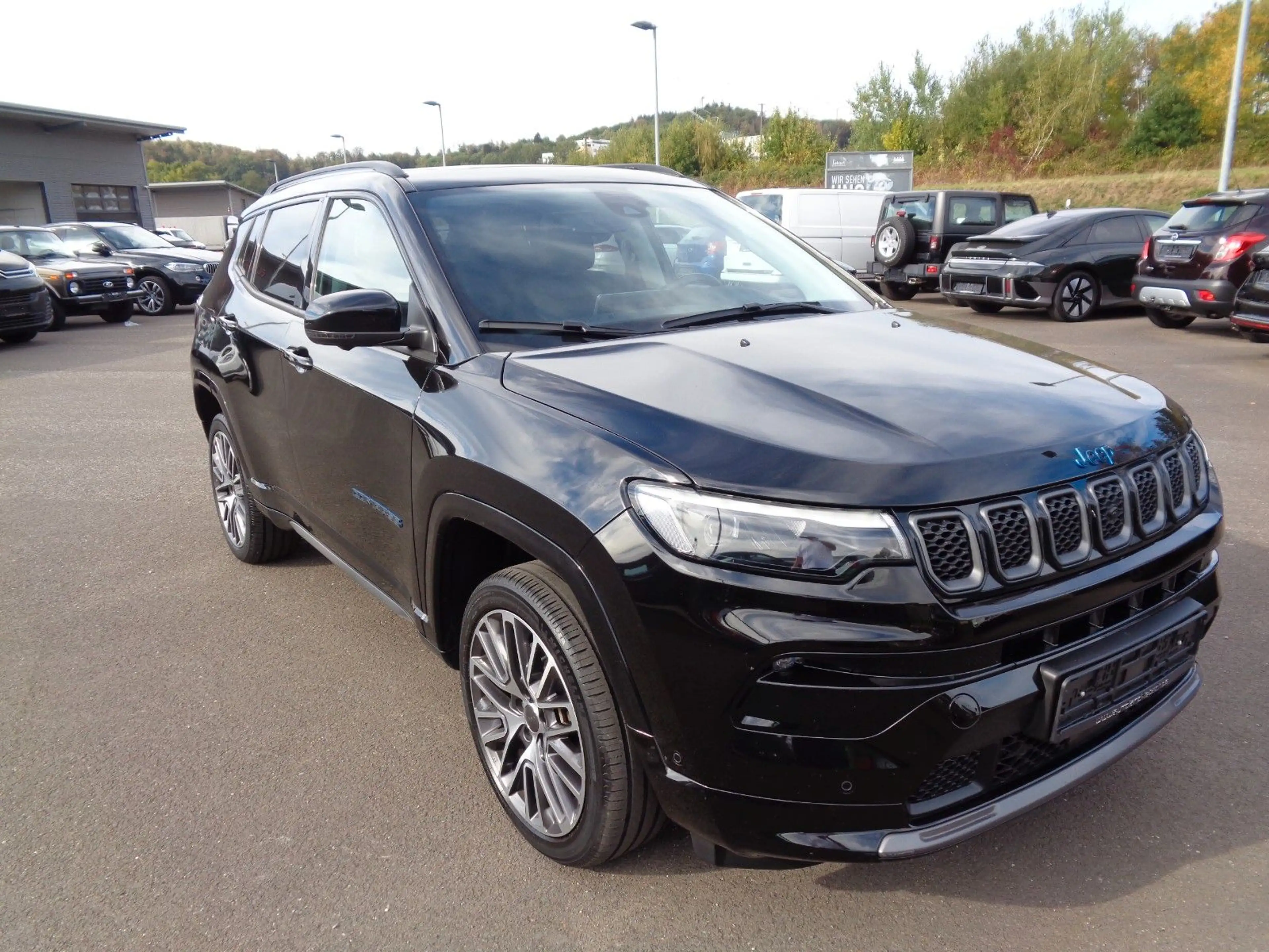 Jeep Compass Summit Plug-In Hybrid 4xe — photo 3