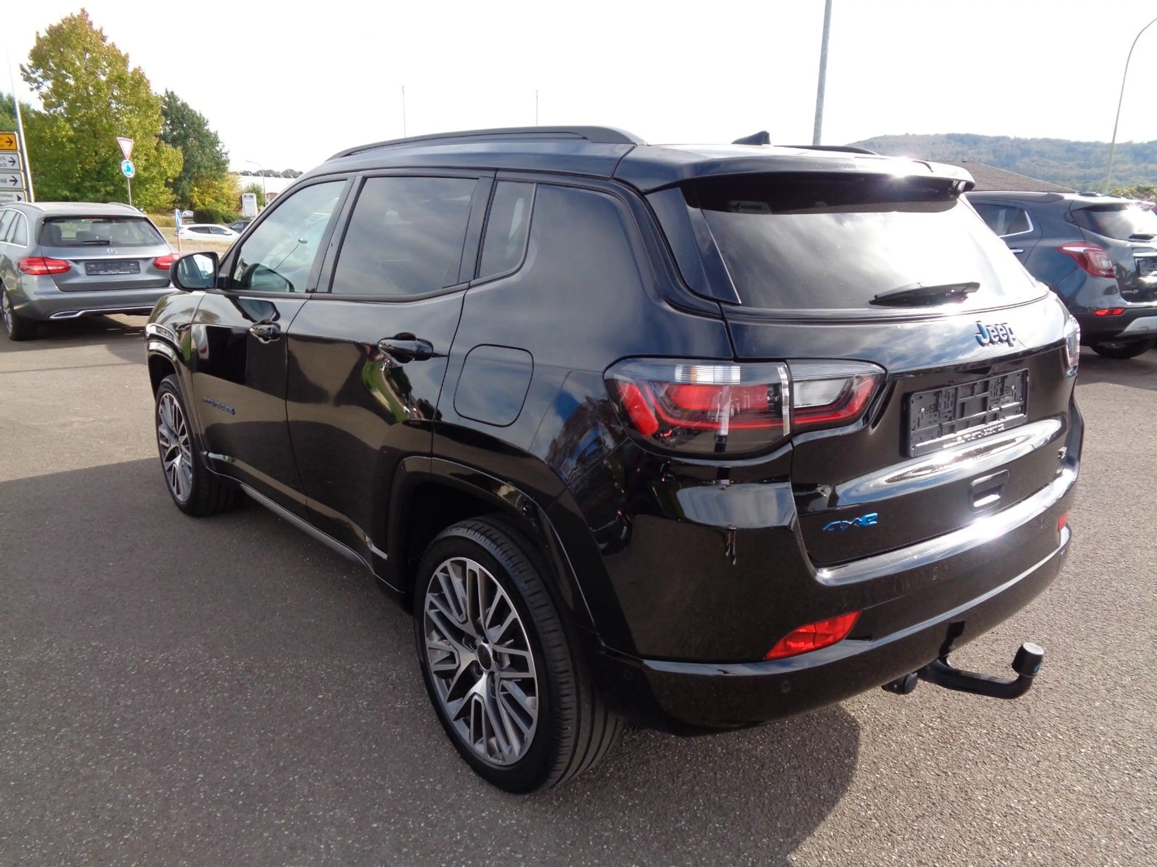 Jeep Compass Summit Plug-In Hybrid 4xe — photo 6