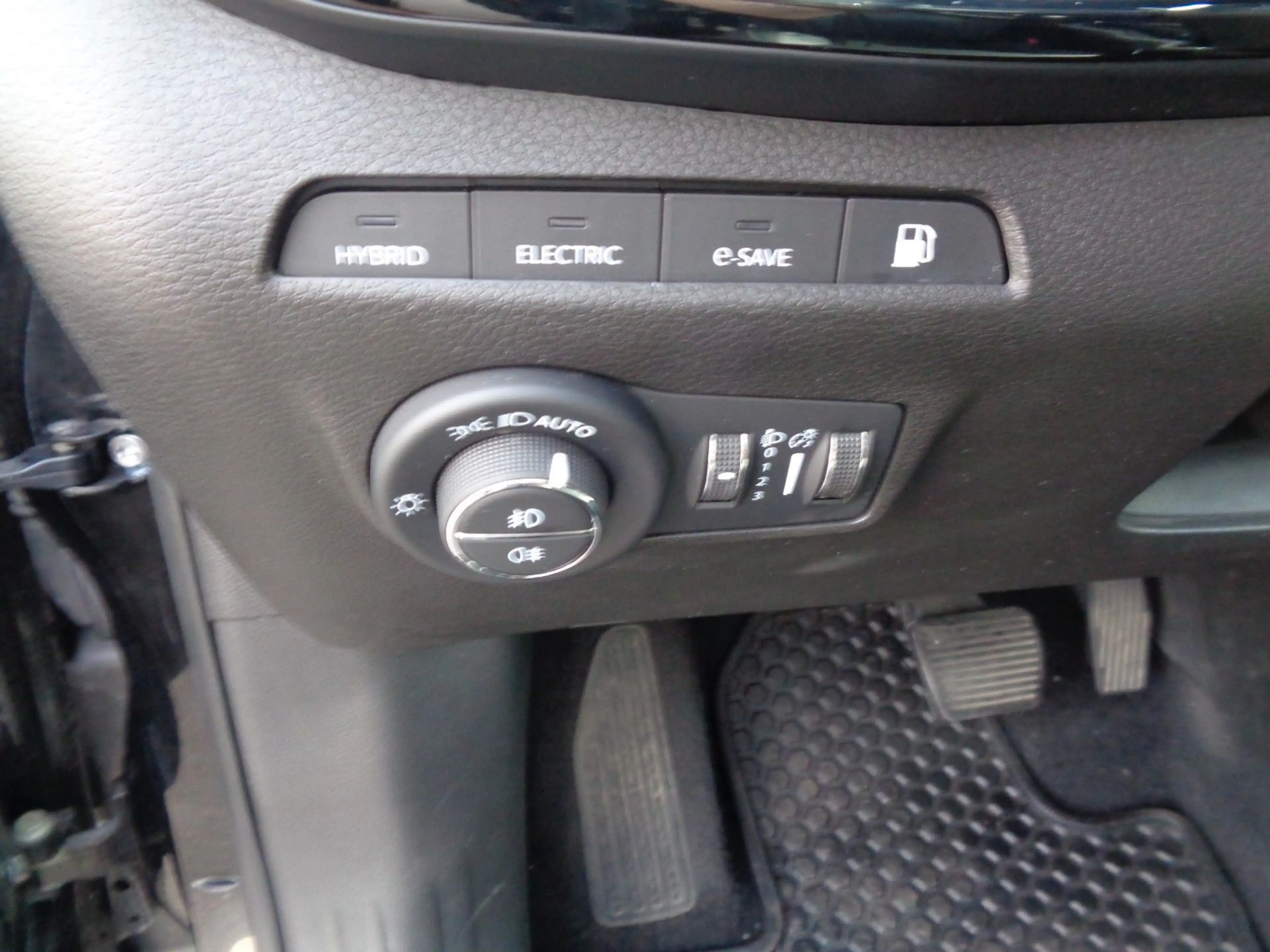 Jeep Compass Summit Plug-In Hybrid 4xe — photo 9