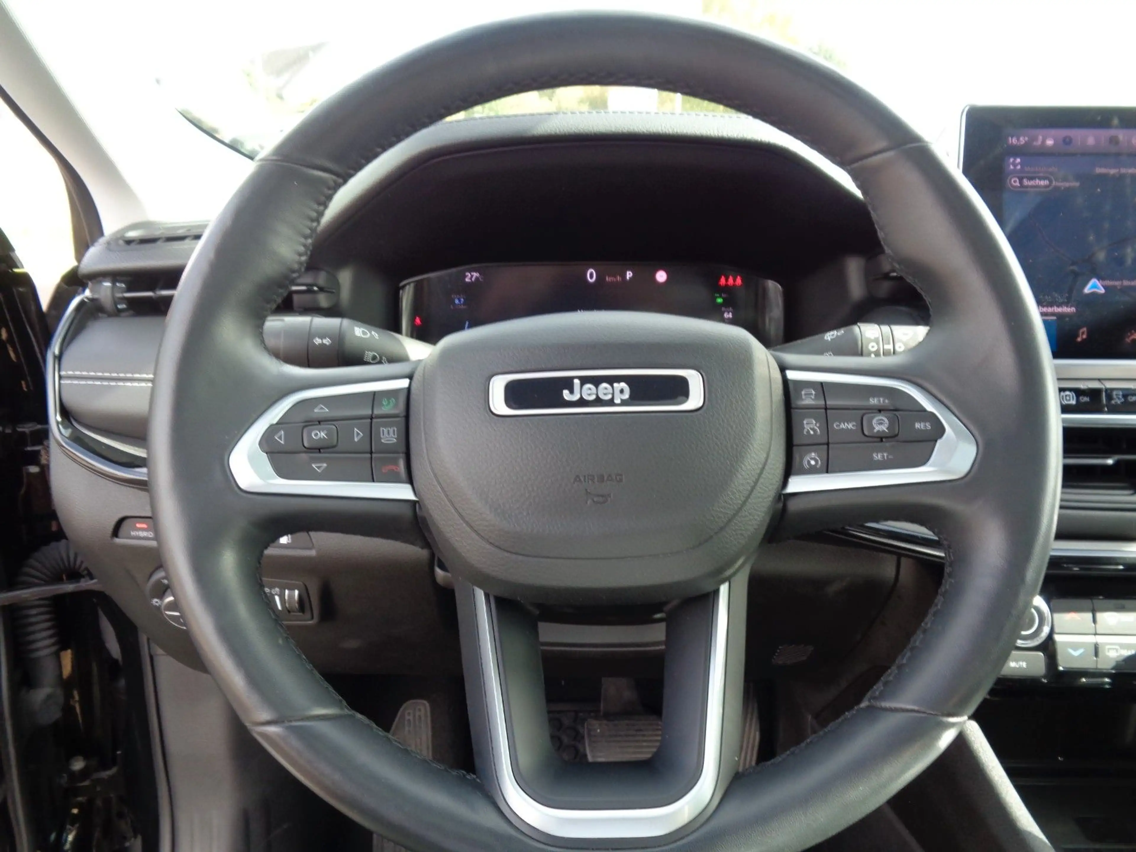 Jeep Compass Summit Plug-In Hybrid 4xe — photo 12