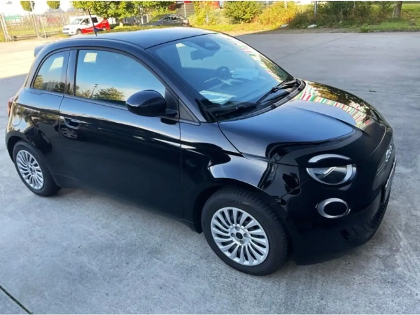 Fiat 500e e Neuer Action Basis Komfort,-Radio,-Winter-Paket Schwarz - 2