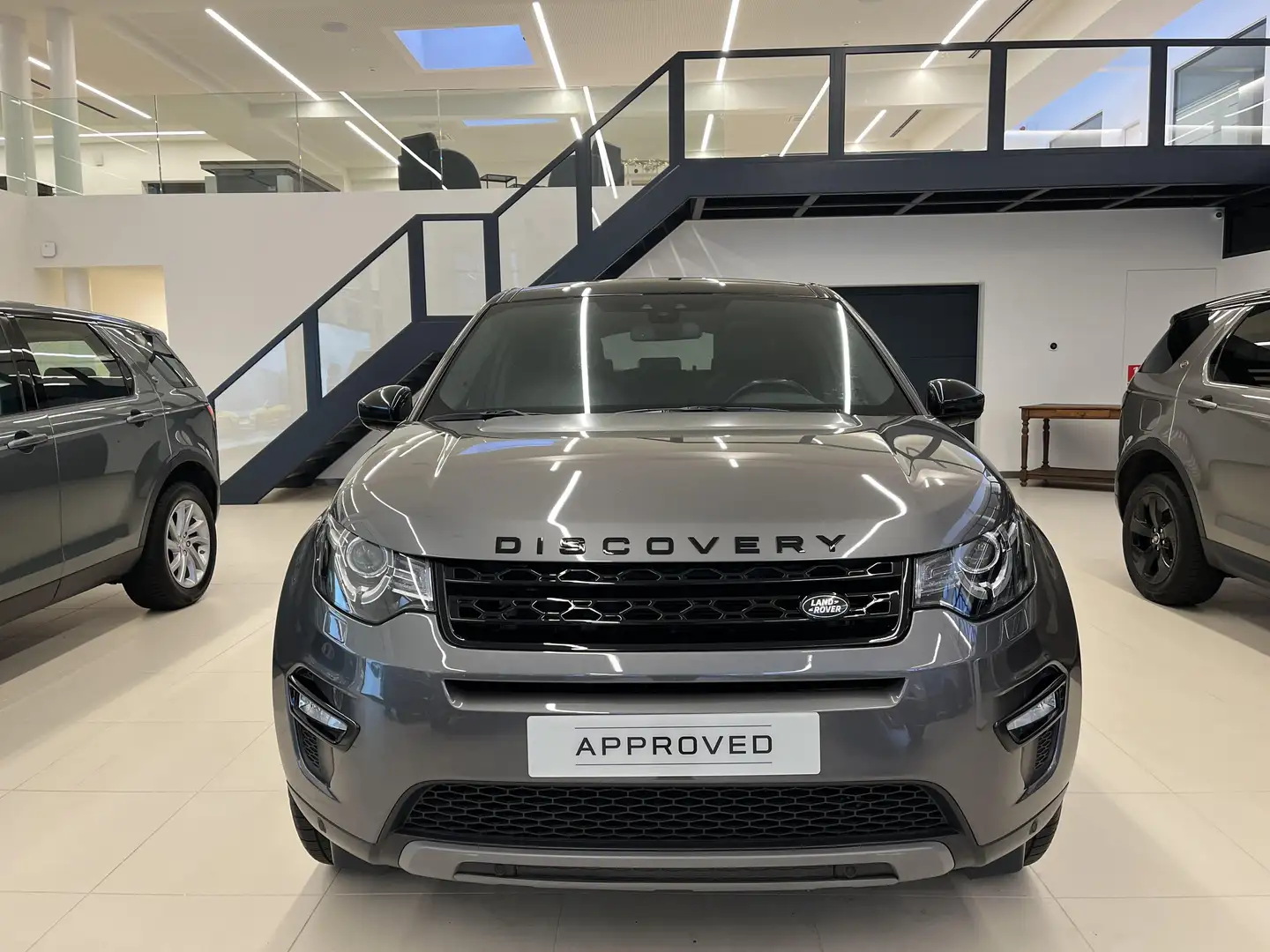 Land Rover Discovery Sport D150 SE AWD Gris - 2