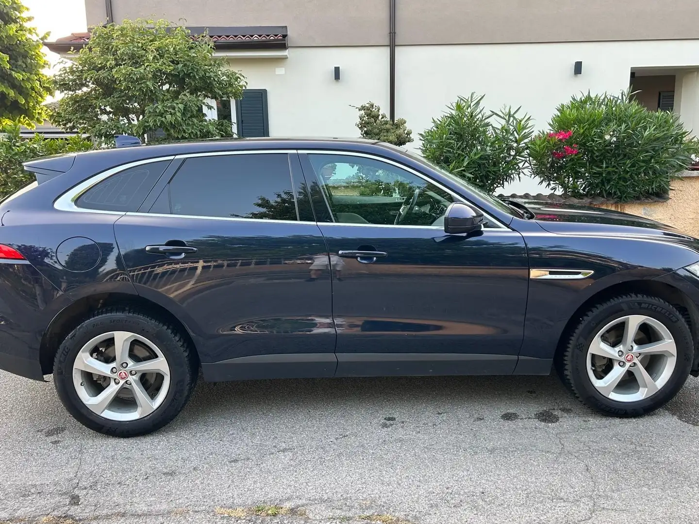 Jaguar F-Pace 2.0d i4 Pure awd 180cv auto my19 Azul - 2