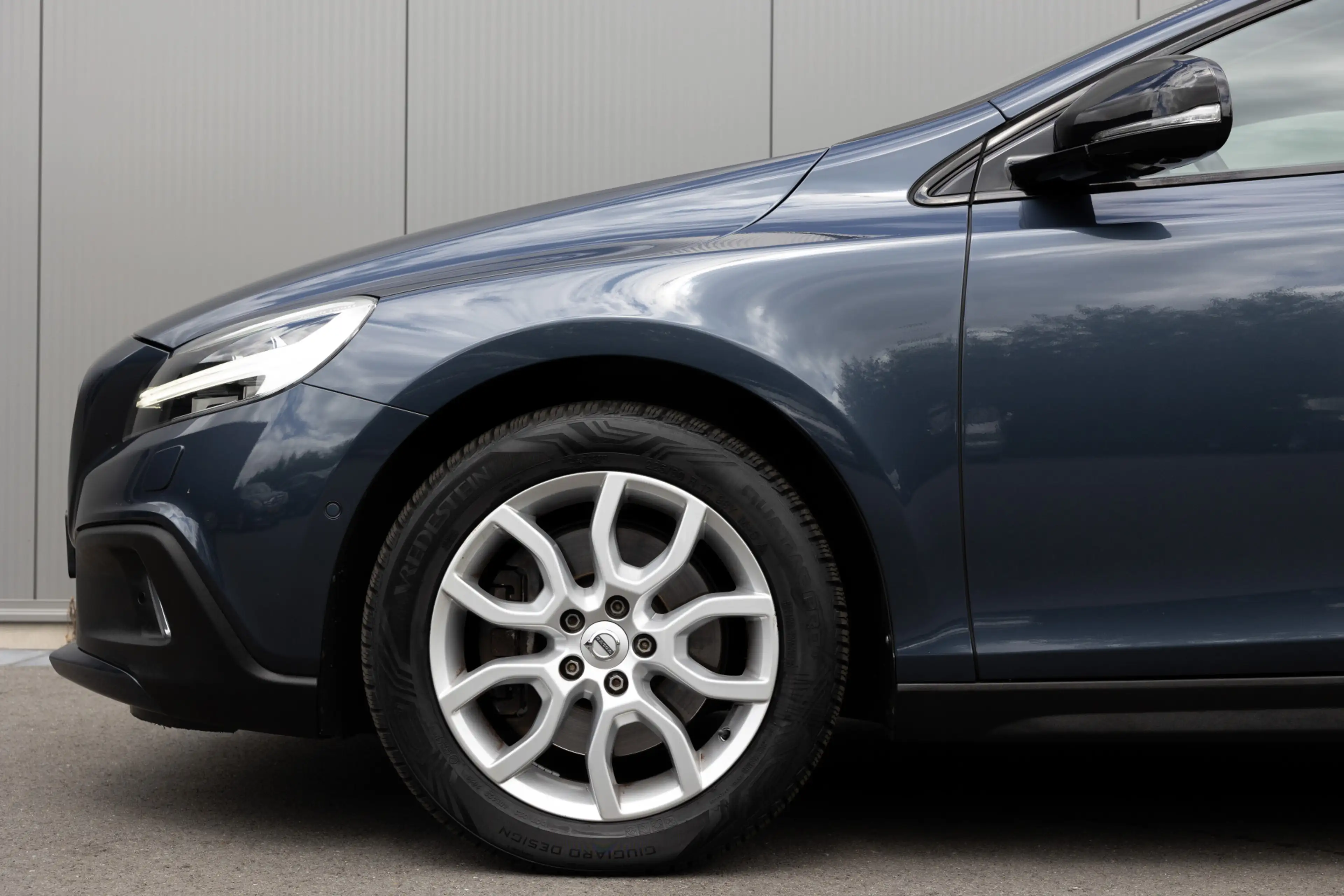 Volvo V40 Cross Country 2.0 T4 Nordic+ | LEDER | PANO | CAMERA | NL-AUTO | — photo 3