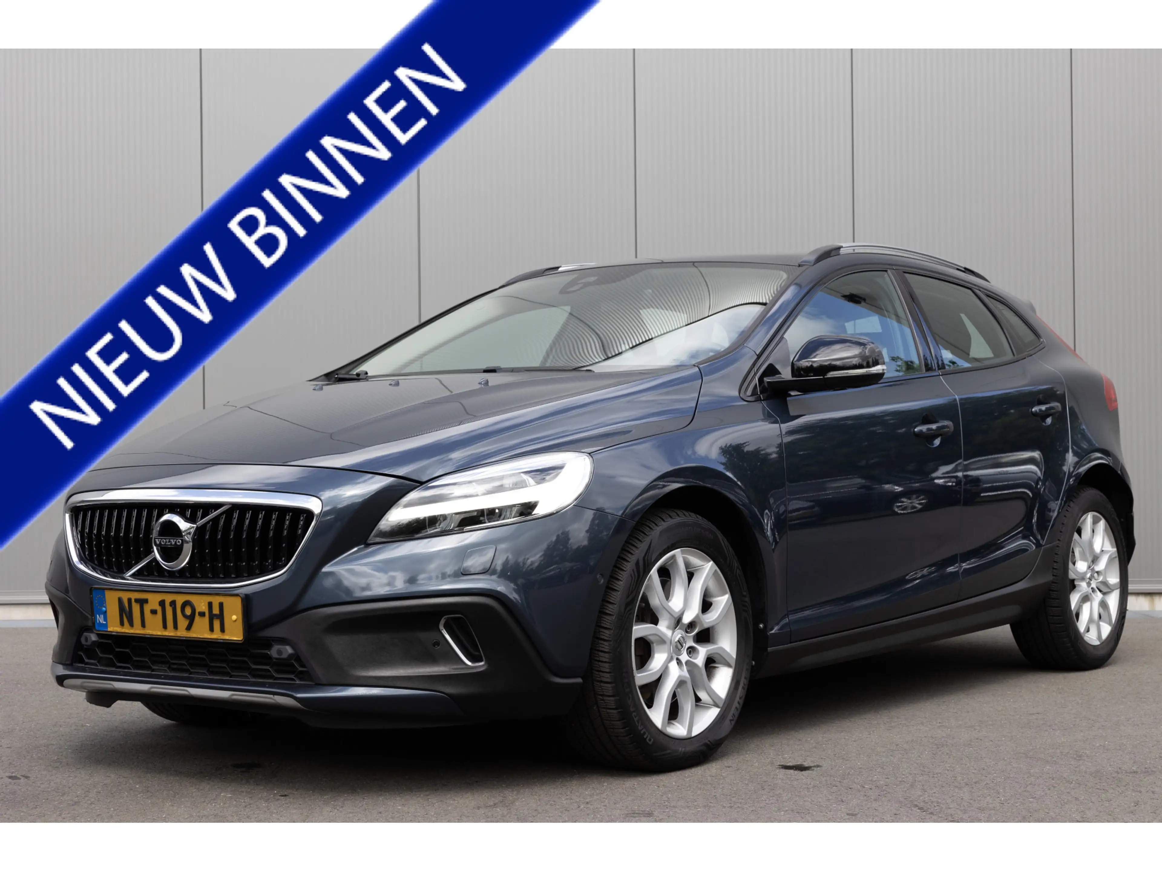 Volvo V40 Cross Country 2.0 T4 Nordic+ | LEDER | PANO | CAMERA | NL-AUTO |