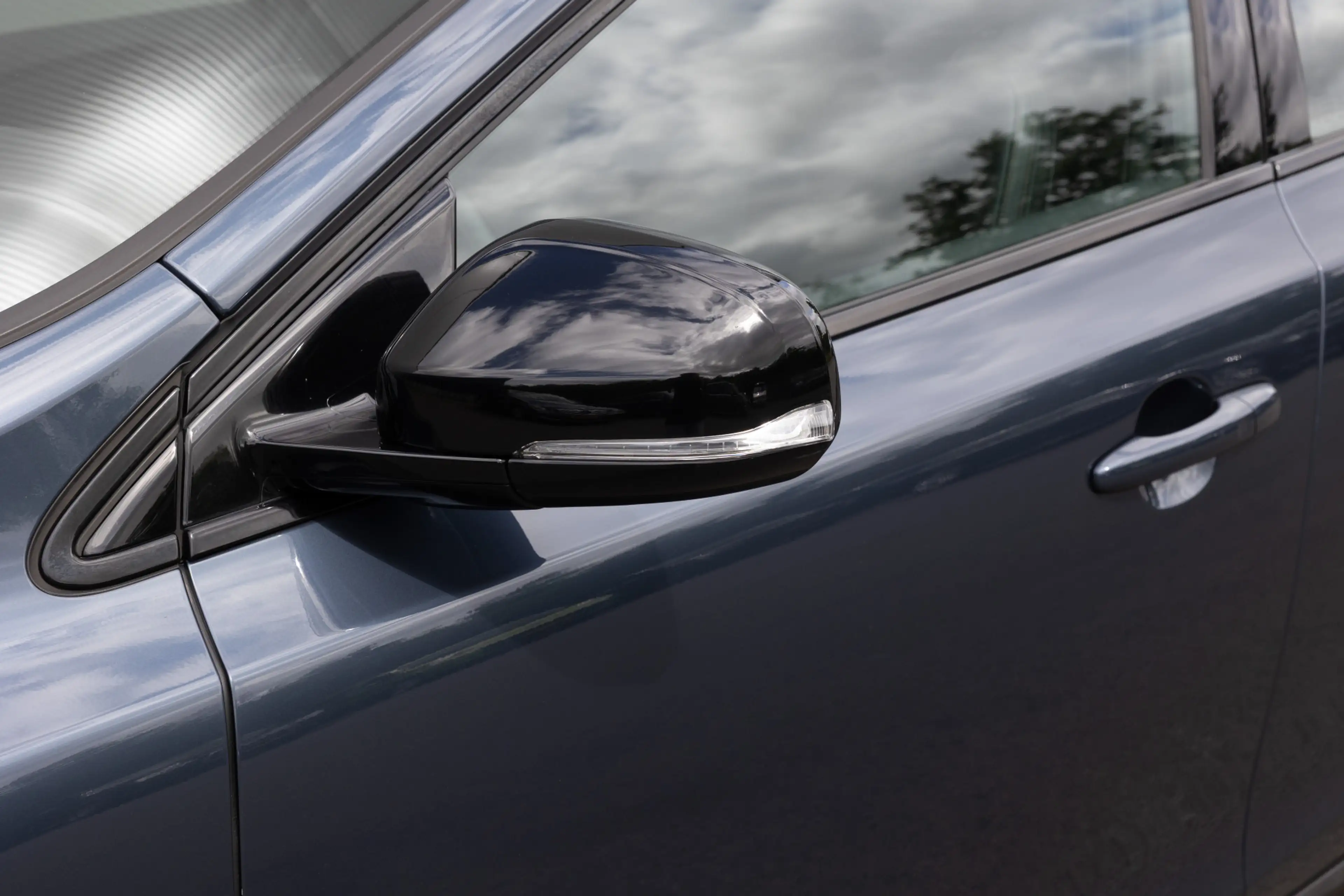 Volvo V40 Cross Country 2.0 T4 Nordic+ | LEDER | PANO | CAMERA | NL-AUTO | — photo 6