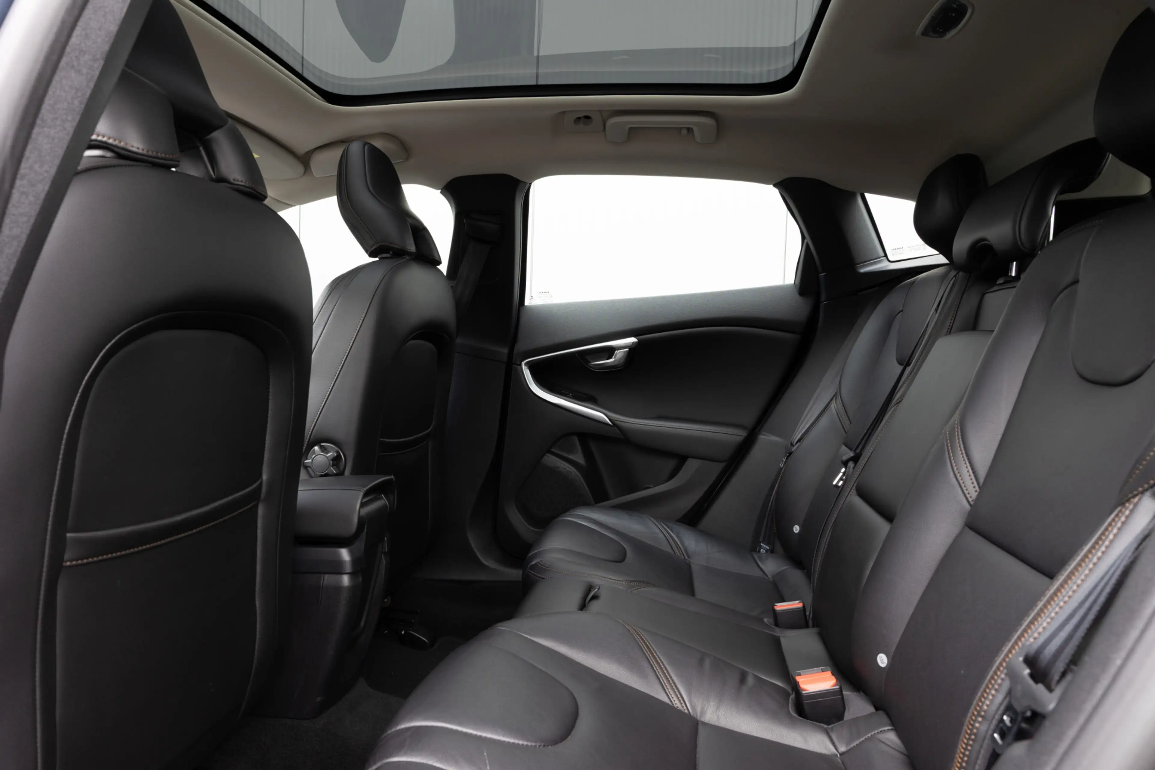 Volvo V40 Cross Country 2.0 T4 Nordic+ | LEDER | PANO | CAMERA | NL-AUTO | — photo 11