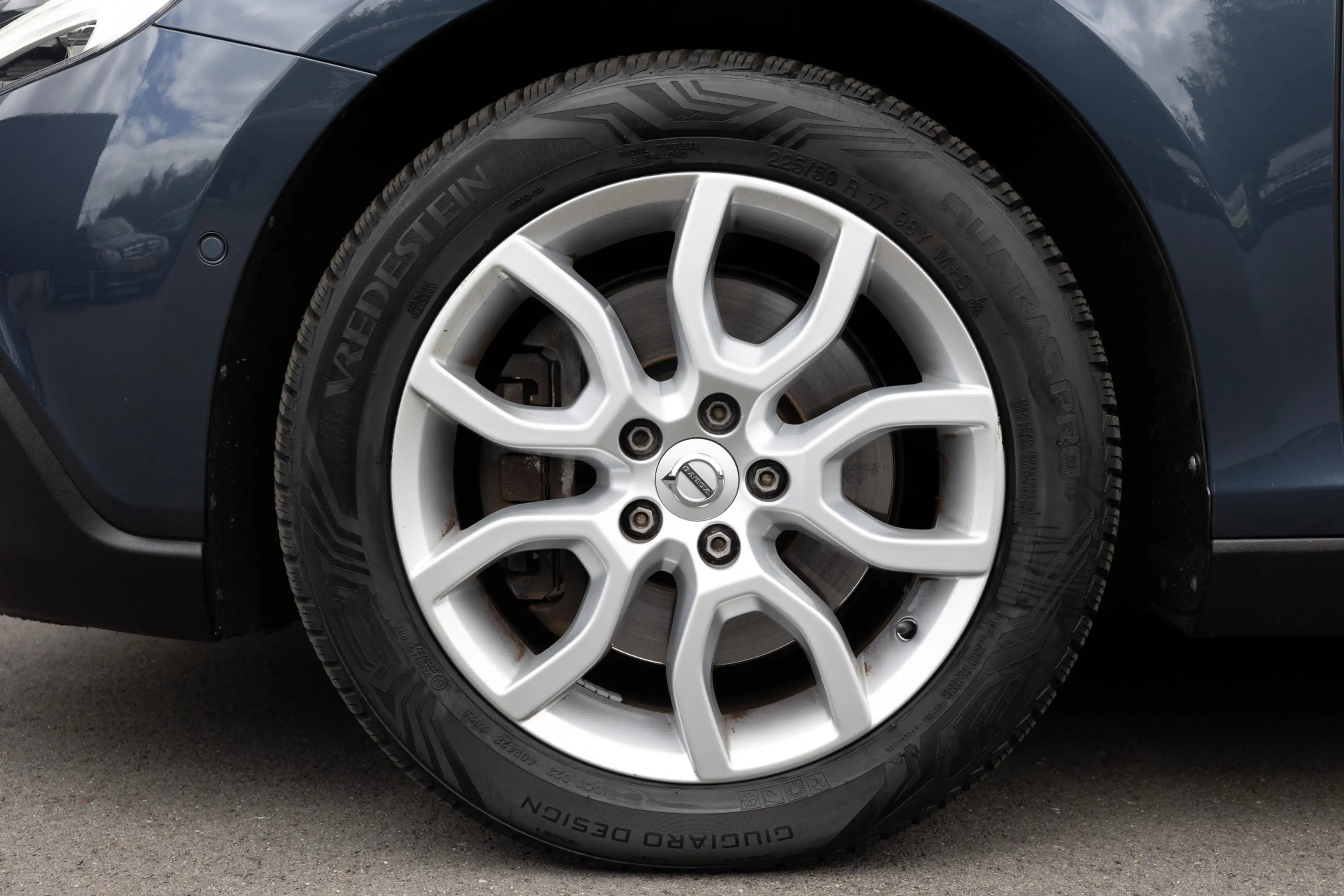 Volvo V40 Cross Country 2.0 T4 Nordic+ | LEDER | PANO | CAMERA | NL-AUTO | — photo 4