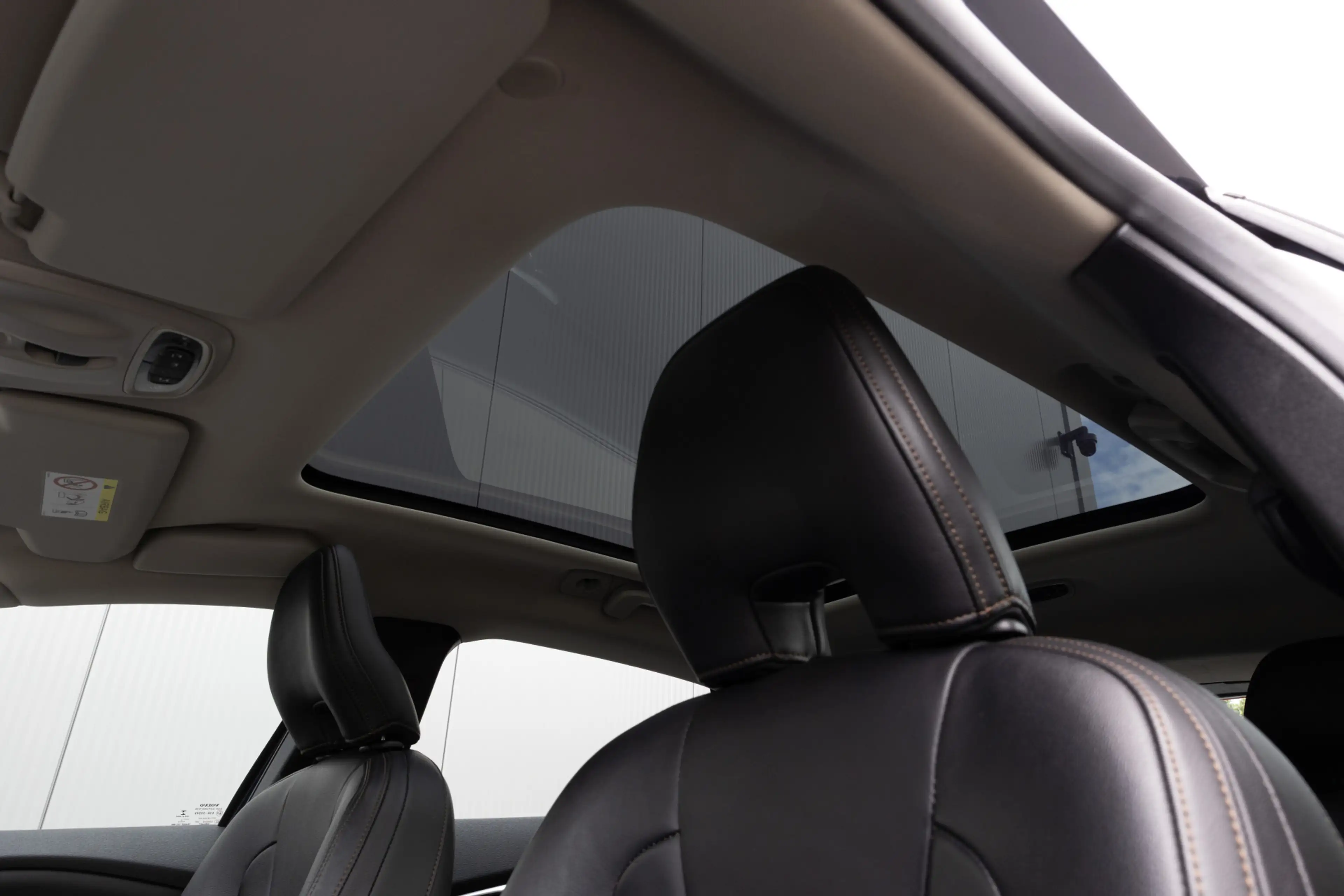Volvo V40 Cross Country 2.0 T4 Nordic+ | LEDER | PANO | CAMERA | NL-AUTO | — photo 9