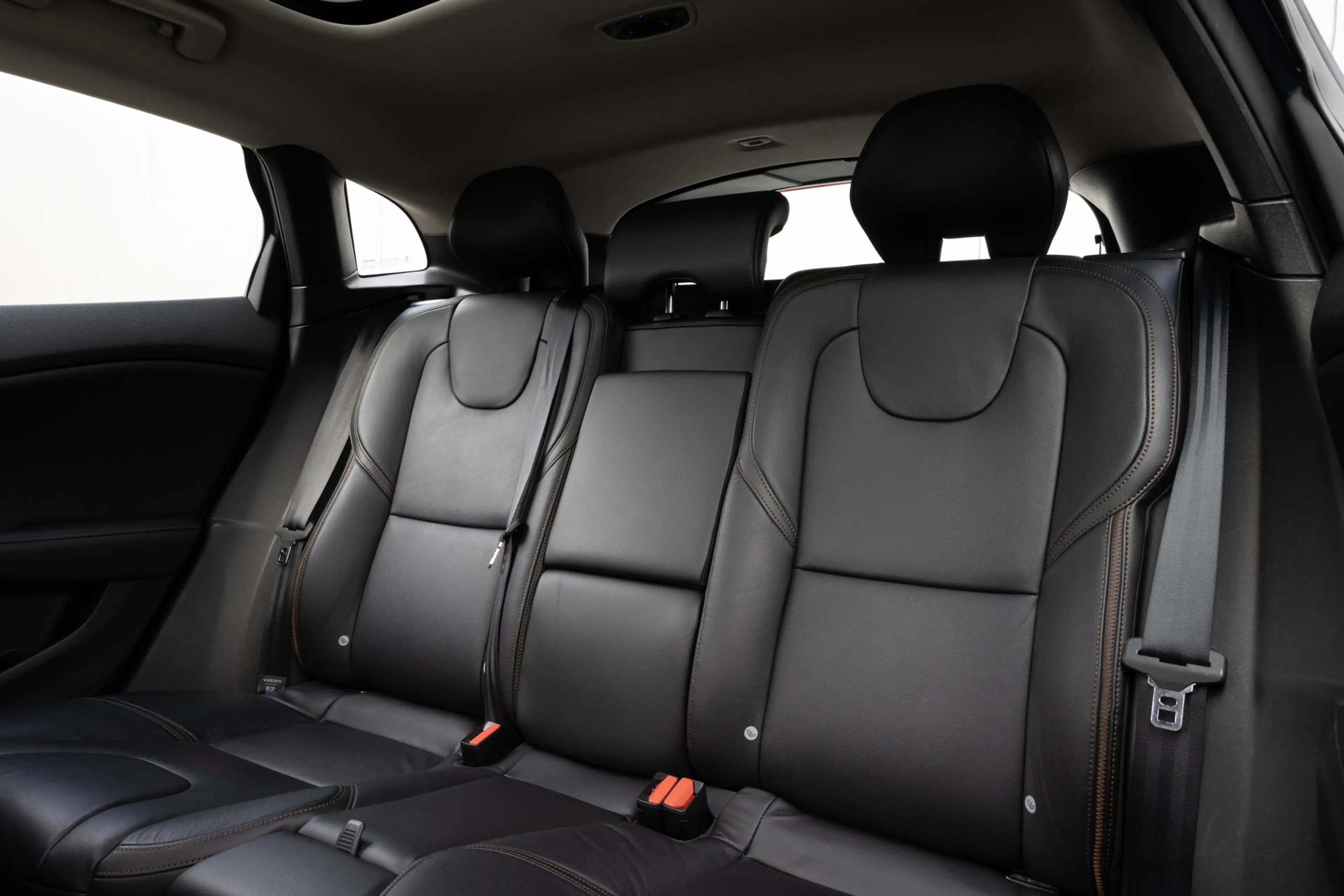 Volvo V40 Cross Country 2.0 T4 Nordic+ | LEDER | PANO | CAMERA | NL-AUTO | — photo 15