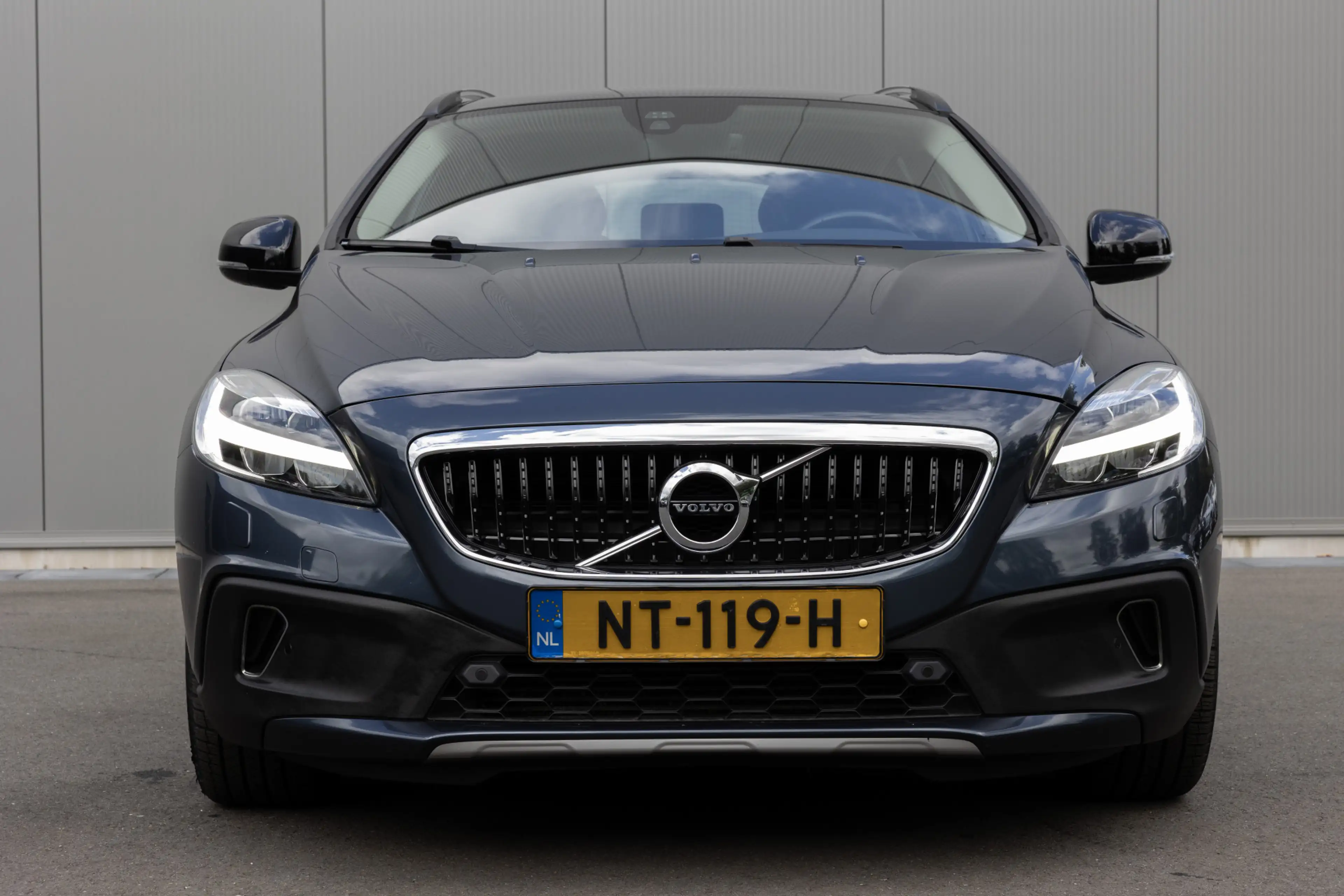 Volvo V40 Cross Country 2.0 T4 Nordic+ | LEDER | PANO | CAMERA | NL-AUTO | — photo 14