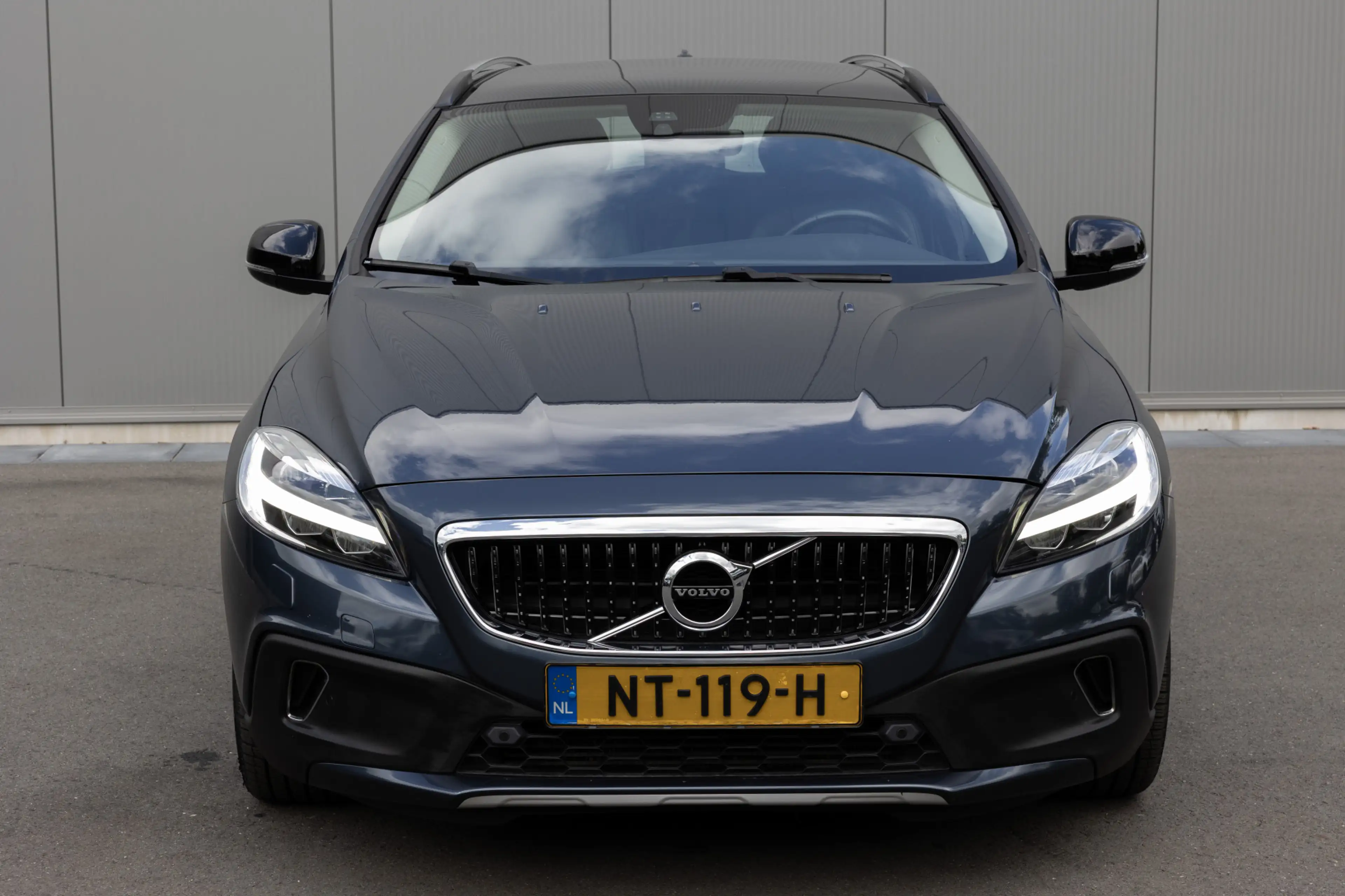 Volvo V40 Cross Country 2.0 T4 Nordic+ | LEDER | PANO | CAMERA | NL-AUTO | — photo 13