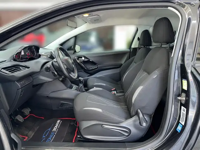 Peugeot 208 view 8