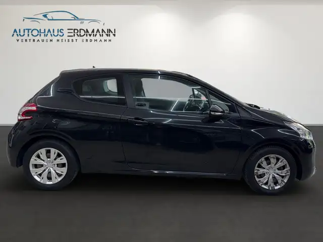 Peugeot 208 view 4