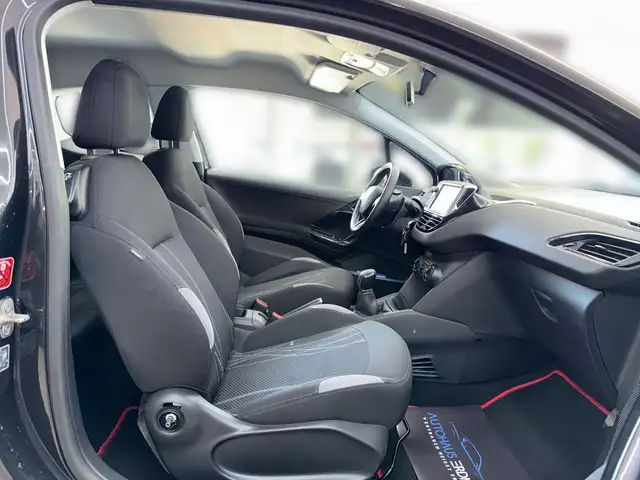 Peugeot 208 view 13