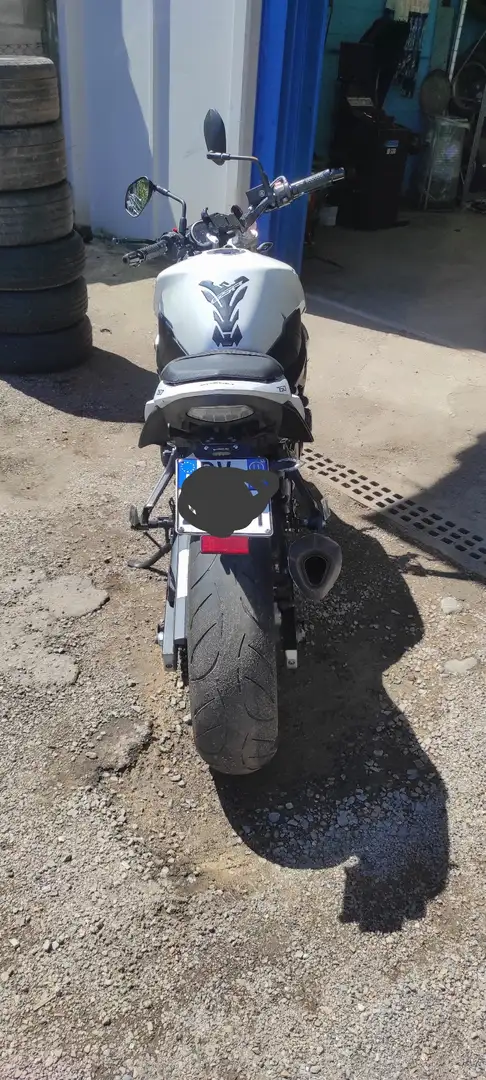 Suzuki GSR 750 Biały - 1