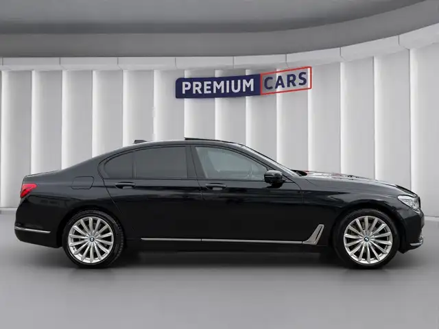BMW 7 Series view 6