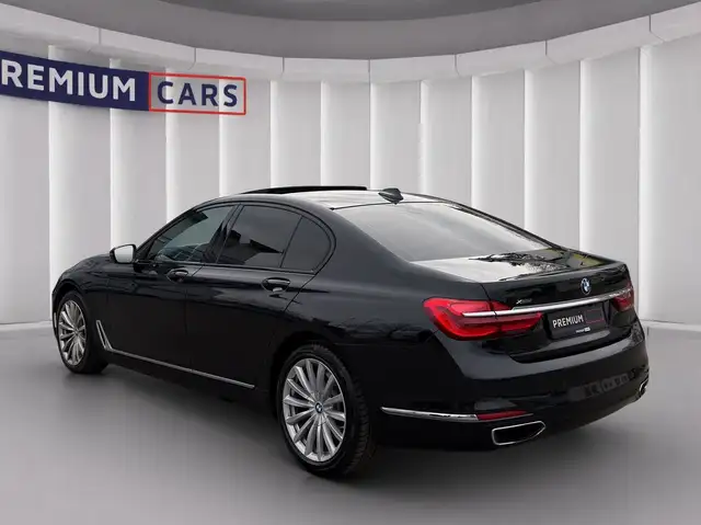 BMW 7 Series view 3