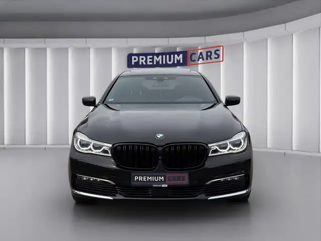 BMW 7 Series view 8