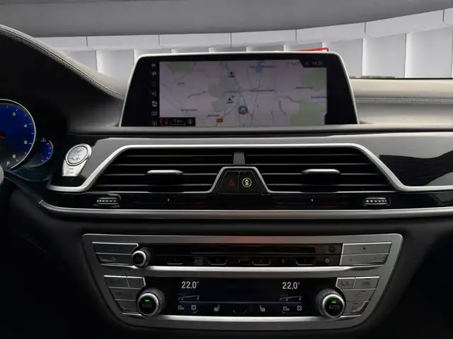 BMW 7 Series view 14