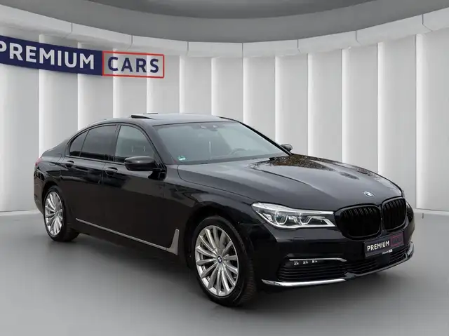 BMW 7 Series view 7