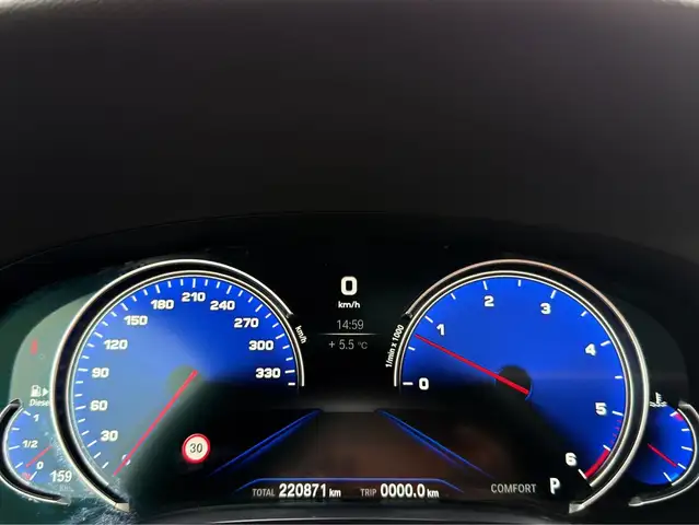 BMW 7 Series view 13